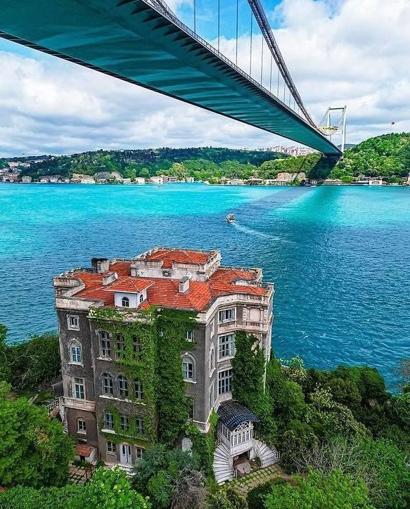 <p><strong>TRKYE'NN EN PAHALI EV OLARAK BLNYOR</strong></p>    <p>Sat sreci iin aile, bir emlak irketini resmi olarak yetkilendirdi.</p>    <p>&nbsp;</p>