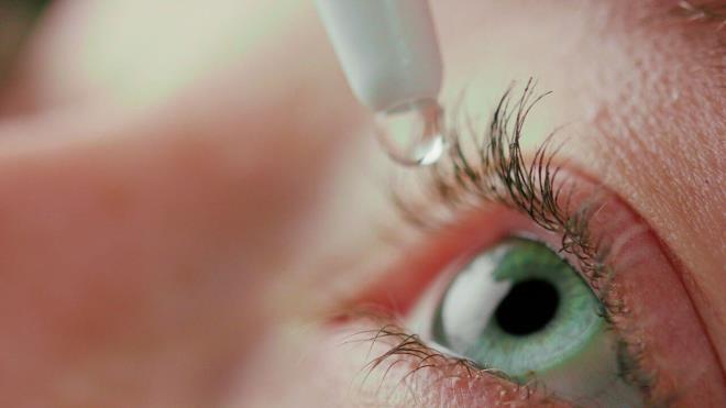 Hastaneden yaplan aklamada grlerine yer verilen Prof. Dr. Yenerel, zellikle 50 ya sonras dnemde ortaya kan birok gz hastalnn geri dn olmayan grme kayplarna yol atn aktard. Dengeli beslenme, hareketli yaam ve sigarasz bir hayatla gz saln uzun yllar korumann mmkn olduunu vurgulayan Yenerel, kiinin sistemik durumu, diyabet ya da yksek tansiyon gibi elik eden hastalklar varsa riskin artt kaydetti.