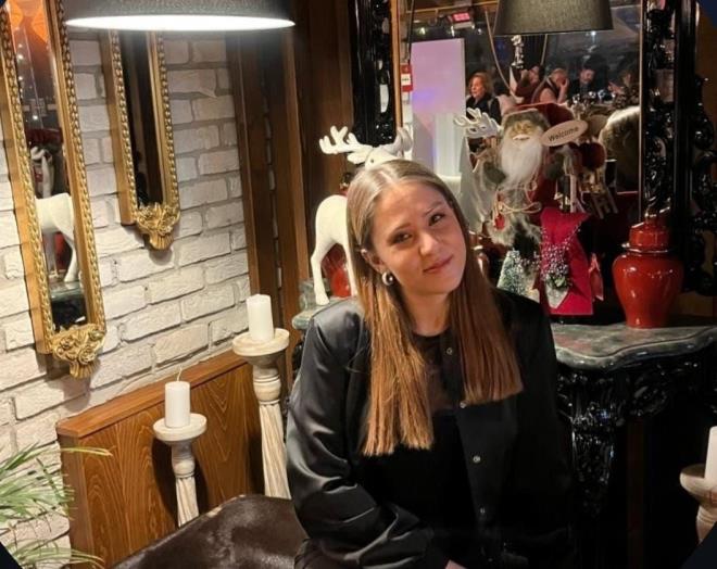 Ne yazk ki gen kadn, tm mdahalelere ramen yaam savan kaybetti. Be yldr tanan ve  aylk evli olan iftten geriye, dn gnlerinde ekilmi bu kareler ve sevenlerinin hafzasnda yer eden gzel anlar kald.