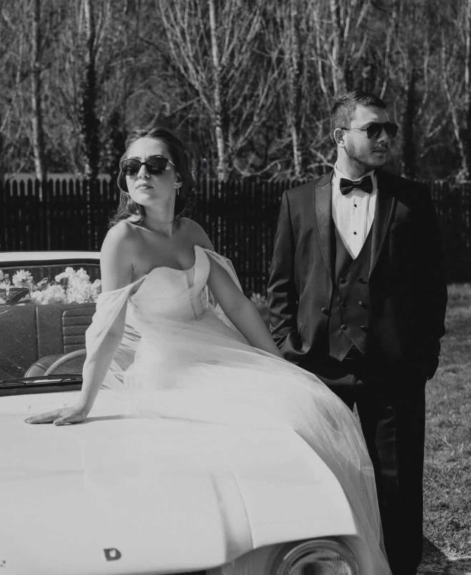 Mutlulua Uzanan Gn<br>  Henz  ay nce mutluluklarn sevdikleriyle paylaan Mert ve rem zsz, dn gnlerinde objektiflere byle glmsemiti. Birlikte yeni bir hayat kurma hayaliyle ktklar bu yolda, ne yazk ki kader onlar ayrd.