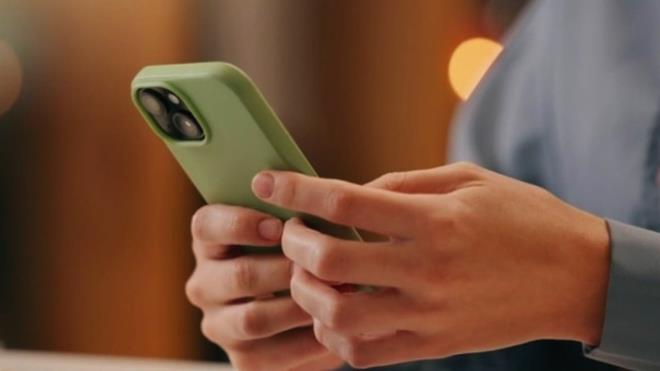 ? 3- OnePlus 15 - Snapdragon 8 Elite Gen 5 - 16GB + 512GB Skor: 3,589,169 ? 4- vivo X300 Pro - Dimensity 9500 - 16GB + 512GB Skor: 3,410,926