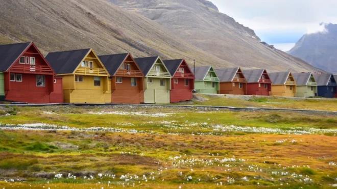 Ayrca, genellikle blge sakinlerinin 70 yana ulatklarnda adadan ayrlmaya baladn da belirtti.