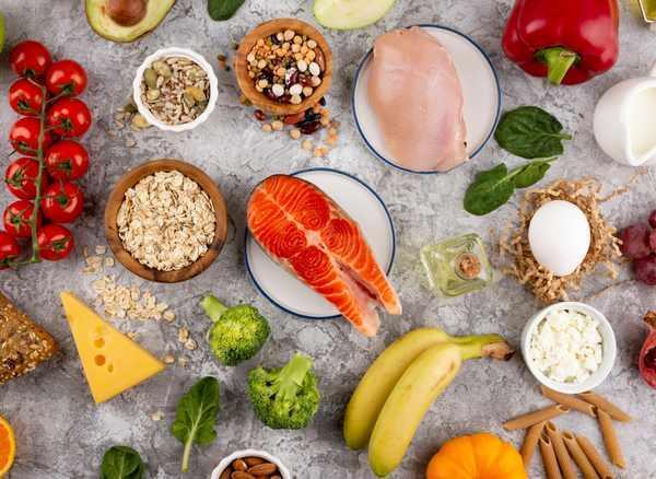 A��r� tuzlu g�dalar t�kettikten sonra&nbsp;<strong>potasyum oran� y�ksek muz, portakal, �spanak</strong>&nbsp;ve&nbsp;<strong>tatl� patates</strong>&nbsp;gibi g�dalar t�ketmek v�cudun dengeyi daha h�zl� kurmas�na yard�mc� olur.