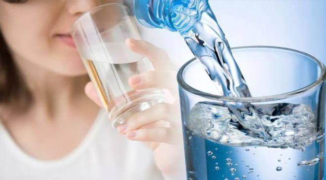 <strong>Tuzlu g�da t�ketimi</strong> sonras� meydana gelen a��r� susuzluk hissi bir rastlant� de�il, v�cudumuzun bize verdi�i bir alarmd�r.