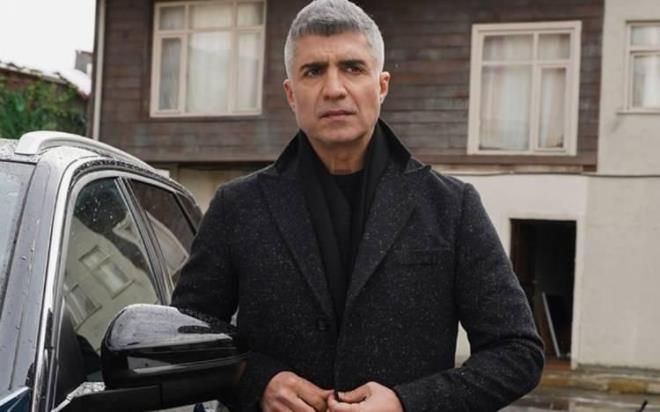 �imdilerde servetiyle g�ndeme gelen Deniz'in, sosyal medya fenomeni �zlem �z payla�t��� "l�ks ev turu" videosuyla adeta magazin g�ndemine bomba gibi d��t�.