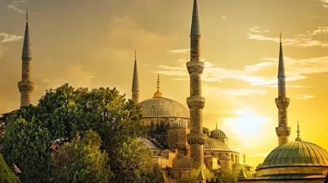 Ramazan ay�, 2026 dini g�nler takvimi, Ramazan Bayram� tarihleri ve �� aylar ba�l�klar�yla birlikte T�rkiye'de yeniden g�ndemin �st s�ralar�na yerle�ti. Hicr� ve Milad� takvim aras�ndaki fark nedeniyle her y�l daha erken ba�layan Ramazan, 2026'da da �nceki y�la k�yasla yakla��k 10 g�n geriye �ekilmi� olacak.