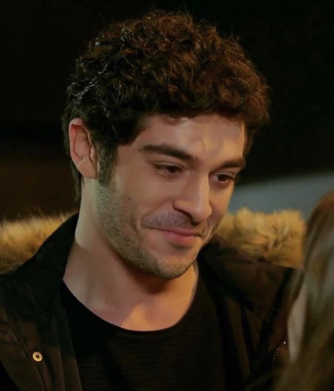 �nl� oyuncu a��klamas�nda "T�rkiye'de bir iki yat�r�m�m var ama genelde daha �ok yurt d���nda yat�r�m yap�yorum" ifadelerini kulland�.