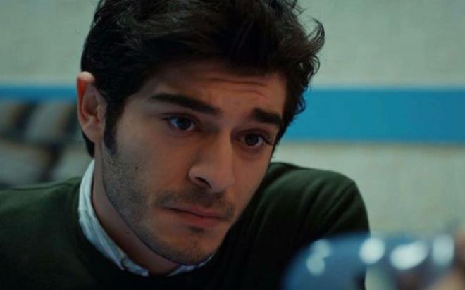 �nl� oyuncu Burak Deniz, bu kez rol ald��� projelerle de�il, ger�ekle�tirdi�i yat�r�mlarla konu�uluyor. Kazanc�n� nas�l de�erlendirdi�ini anlatan Deniz, a��rl�kl� olarak yurtd���na yat�r�m yapmay� tercih etti�ini a��klad�.