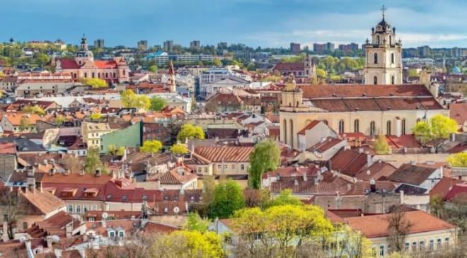 <strong>Avrupa'n�n e�siz g�zelliklerini ke�fetme imkan� sunan yeni bir ara�t�rma, seyahatseverlerin radar�na girdi. Mimari dokunun tarihi derinli�i, �evreyi saran do�al g�zelliklerin nefes kesicili�i, yerel k�lt�r�n canl�l��� ve sakinlerine sundu�u refah seviyesi gibi �ok say�da titiz �l��t�n temel al�nd��� ara�t�rmada "Avrupa'n�n en g�zel 30 kasabas�" belirlendi.</strong>