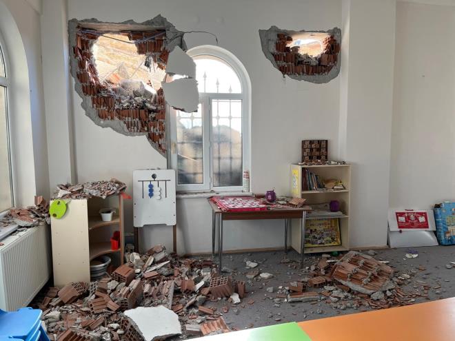 <strong>Kur'an kursu e�itime ara verdi</strong><br>  36 ��rencinin e�itim g�rd��� Kur'an kursu, g�venlik gerek�esiyle ge�ici olarak tatil edildi.