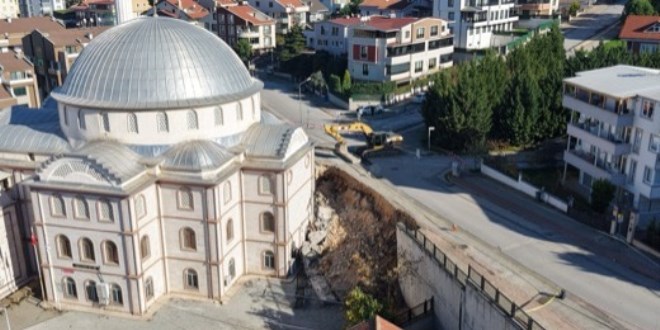 Y�r�y��e ��kan kad�n faciay� �nledi: 31 ��renci kurtuldu