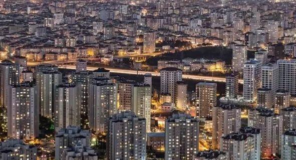 Kas�m 2025 kira endeksine g�re T�rkiye genelinde konut kiralar� y�ll�k y�zde 27,82 oran�nda artt�. Ortalama kiran�n 23 bin 805 TL oldu�u g�zlenirken, baz� Anadolu illerinde bu oran %68'i a�t�.