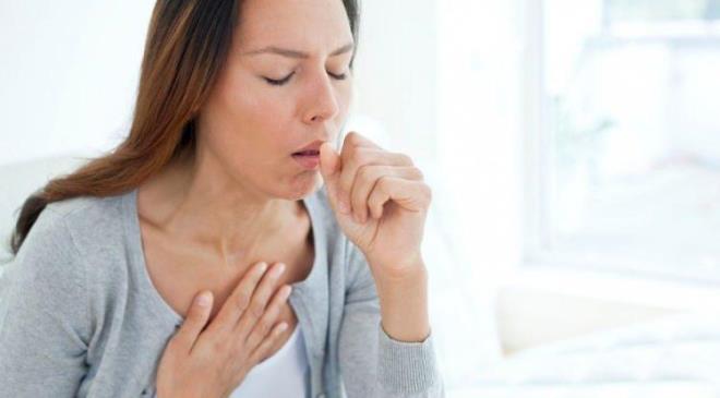 <strong>Basit bir �ikayet gibi g�r�nen ancak sa�l��� ciddi �l��de etkileyen �ks�r�k, bazen haftalarca s�rebildi�i gibi bo�az a�r�s�na, kas zorlanmalar�na ve uykunun b�l�nmesine sebep olabiliyor.&nbsp;</strong>