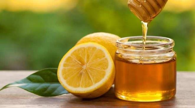 <p><span><strong>BAL VE L�MON �K�L�S�NE D�KKAT!</strong></span></p>    <p><strong>Smith'e g�re; �ks�r�k tamamen ge�mese bile daha katlan�l�r hale getirmenin en basit yolu bal ve limon.</strong></p>