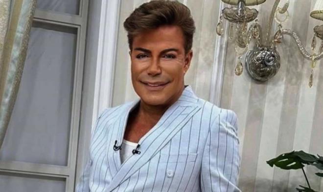 <p><strong>FAT�H �REK'�N SON DURUMU</strong></p>  <p>Olay g�n� evinde "nefes alam�yorum" diyerek fenala�an �rek'in kalbinin yakla��k 20 dakika boyunca durdu. Sa�l�k ekiplerinin yo�un m�dahalesiyle hayata d�nd�r�len sanat��, acil olarak hastaneye kald�r�larak yo�un bak�ma al�nd�.</p>