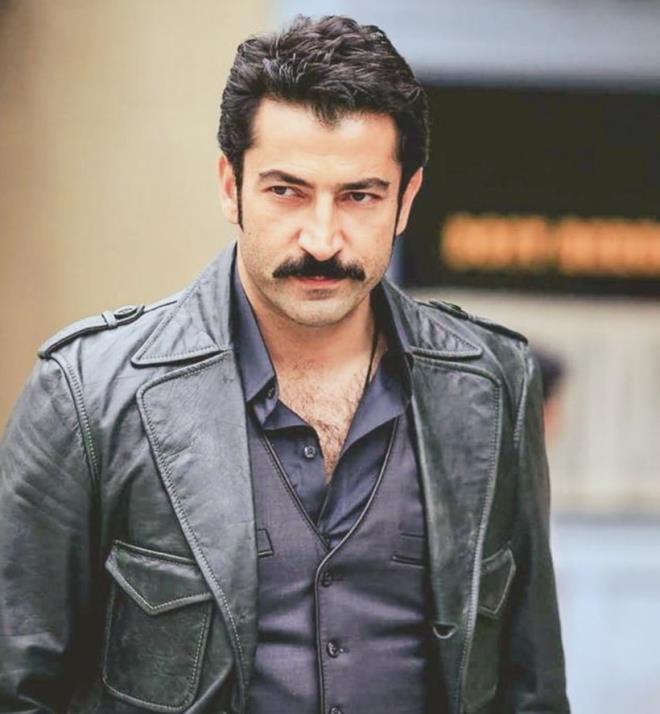 Gazateci M�ge Da��stanl�'n�n haberine g�re �mirzal�o�lu konuyla ilgili "Siyasetten uzak durmay� tercih ediyorum. ��im oyunculuk" dedi.