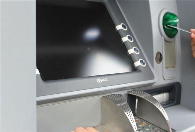 Buna g�re, banka&nbsp;�ubelerinin i�inde ya da hemen biti�i�inde yer alan ATM'ler&nbsp;"�ube i�i",&nbsp;cadde, AVM ve metro gibi noktalarda bulunan cihazlar ise&nbsp;"�ube d���"&nbsp;olarak s�n�fland�r�lacak.