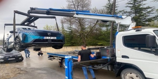 Trafoya Y�ld�r�m D��t�, Elektrikli Ara� Bir daha �al��mad�