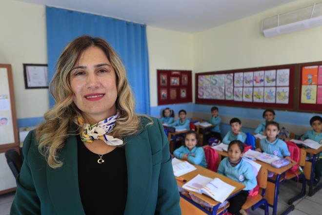 "4 Kilometrelik Umut Yolu"<br>  K�y�nde ortaokula gidebilmek i�in her g�n 4 kilometre y�r�yen Aysel �ener, zorlu �artlara ra�men e�itiminden asla vazge�medi. Bug�n, o azmiyle binlerce ��renciye ilham veriyor.