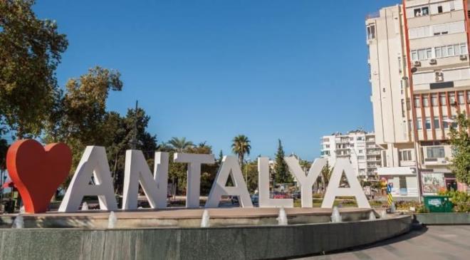 ��te, T�rkiye'de ortalama ya�am s�resi uzun olan iller...  <br>  <p><span><strong>10 - ANTALYA</strong></span></p>    <p><strong>Do�al g�zellikleriyle turizmin g�zde noktas� olan Antalya'da ortalama ya�am s�resi 79,7 y�l.</strong></p>    <p><strong>�ehirde, kad�nlar�n ortalama ya�am s�resi 82,4 y�l, erkek ortalama ya�am s�resi ise 77,3 y�l.</strong></p>