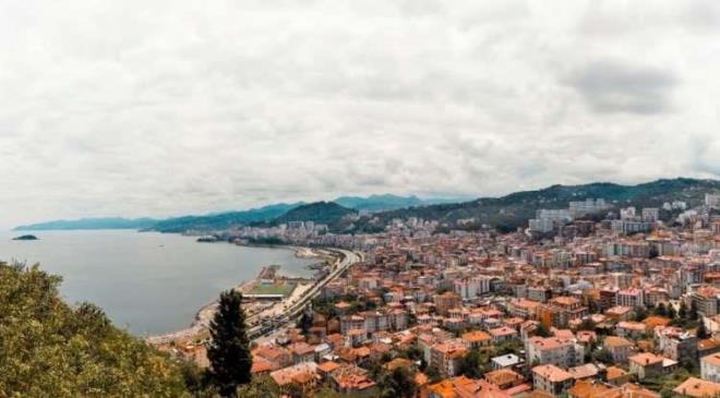 <p><span><strong>5 - G�RESUN</strong></span></p>    <p><strong>Karadeniz'in b�lgesinin bir di�er g�zel �ehri Giresun ise listenin 5'nci s�ras�na yerle�ti. �ehirde genel ortalama ya�am s�resi 80 y�l.</strong></p>    <p><strong>Kad�nlarda bu s�re 83,5 y�l, erkeklerde ise ortalama ya�am s�resi 76,6 y�l.</strong></p>