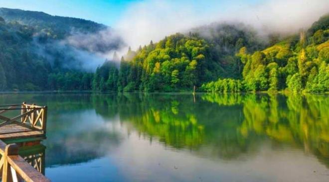 <p><span><strong>9 - ARTV�N</strong></span></p>    <p><strong>Karadeniz'in g�zbebe�i Artvin'de ortalama ya�am s�resi 79,7 y�l.�</strong></p>    <p><strong>�ehirde, kad�nlar�n ortalama ya�am s�resi 82,4 y�l, erkeklerde ise ortalama ya�am s�resi 77,3 y�l.</strong></p>