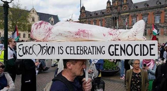 <p><span><strong>F�L�ST�N BAYRAKLARI ARTIK YASAK DE��L</strong></span></p>    <p><strong>Yeni kararlara g�re; art�k yar��mada yapay alk�� ve �nceden kaydedilmi� seyirci sesleri kullan�lmayacak. Ayr�ca arenaya Filistin protesto bayraklar�n�n da getirilmesine izin verilecek. Avusturya kamu yay�nc�s� ORF, �srail sahnedeyken y�kselen yuhalamalar�n da ses miksaj�yla sans�rlenmeyece�ini a��k�a ifade etti.</strong></p>