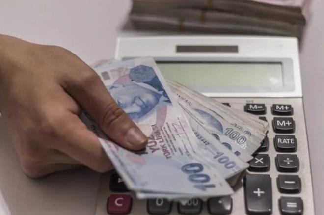 SGK Uzman� �zg�r Erdursun?un de�erlendirmelerine g�re, yeni asgari �cretin �n�m�zdeki hafta a��klanmas� �ng�r�l�yor. Erdursun, son toplant�yla birlikte rakam�n �ekillenmeye ba�lad���n� belirterek, ge�mi� y�llarda oldu�u gibi hedeflenen enflasyon do�rultusunda bir art�� yap�lmas�n�n beklendi�ini ifade etti.