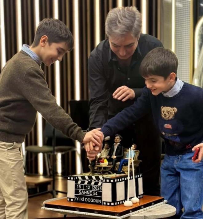 O�ullar�yla yan yana oldu�u bir fig�r�n yer ald��� pastayla payla��m yapan �a�maz'�n �ocuklar�n�n son hali ise k�sa s�rede g�ndem oldu.