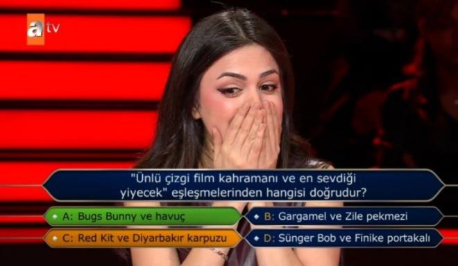 ��kk� i�aretledikten sonra soruyu yanl�� anlad���n� fark eden �ahin, do�ru yan�t�n "A" ��kk� oldu�unu g�r�nce b�y�k bir �a�k�nl�k ve �z�nt� ya�ad�.