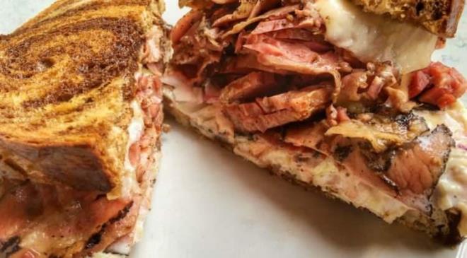 Past�rman�n yan� s�ra i�lenmi� etler de, y�ksek tuz, doymu� ya� ve kolesterol i�eri�i sebebiyle kalp sa�l���n� tehdit etmektedir.