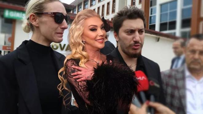 Sosyal medyada ses getiren o an i�in bir�ok ki�i, "�zlerken g�zya��m� tutamad�m" yorumlar�nda bulundu.