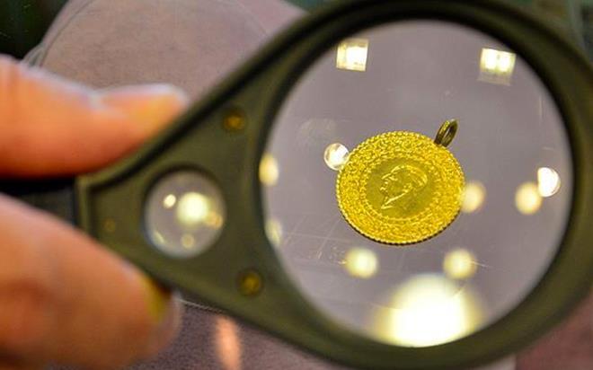 Y�lba��ndan bu yana durdurulamaz bir y�kseli� sergileyen alt�n, b�yle giderse seneyi de h�zl� kapatacak. Alt�n fiyatlar�nda inan�lmaz �eyler oluyor. Gram alt�n 6 bin lira s�n�r�n� a�t�. Dev yat�r�m bakanlar� alt�n tahminlerinde revizyona gitmi� ve y�kseli�in s�rece�ini �n g�rm��t�. Piyasa Uzman� �slam Memi� de gram alt�n i�in 8 bin liray� i�aret etti.