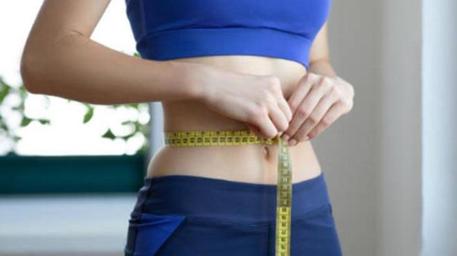 Kimi kullan�c�lar bu al��kanl��� pratik bulurken, kimi kullan�c�lar ise herkes i�in uygun olmayabilece�ini savundu. Uzmanlar da benzer y�ntemlerin psikolojik etkilerinin ki�iden ki�iye de�i�ebilece�ini hat�rlat�yor. A�l�k hissinin bazen ger�ek bir ihtiya�tan de�il, al��kanl�ktan veya duygusal tetikleyicilerden kaynaklanabildi�i biliniyor.