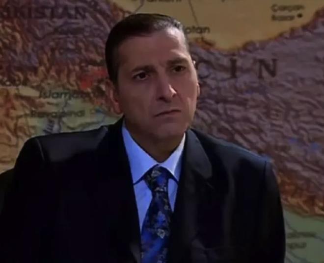 Kurtlar Vadisi'nin efsane karakteri Samuel'e hayat veren Ni�an �irinyan, y�llar sonra ortaya ��kmas�yla magazin g�ndemine damga vurdu. Usta oyuncunun de�i�imi sosyal medyada olay olurken, hayranlar�ndan pe� pe�e yorumlar geldi.