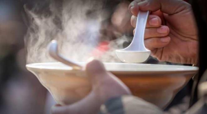 So�uk havalarda hem sofralar�m�za tat katan hem de sa�l���m�z� koruyan �orbalar, do�ru malzemelerle zenginle�tirildi�inde do�al bir antibiyoti�e d�n���yor. Mevsimin getirdi�i halsizlik ve vitamin eksikli�iyle sava��rken uzmanlar, �zellikle bir baharat� �orban�za eklemenizi tavsiye ediyor.