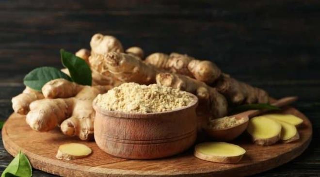 Lezzetiyle �orbalara ho� bir aroma katan zencefili, do�rayarak, rendeleyerek ya da blenderdan di�er sebzelerle �ektirerek 1 ka��k kadar �orbalar�n�za eklemeniz sa�l���n�z i�in b�y�k bir ad�m olabilir.