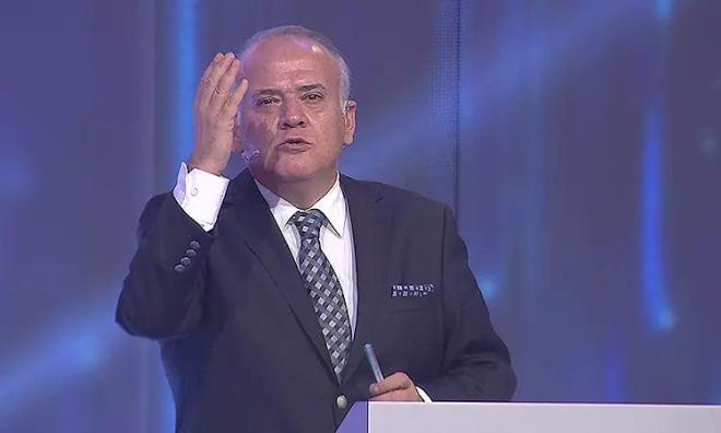 "TERB�YES�Z VE G�RG�S�Z" DEM��T�  <br>�ddiaya g�re, Hadise'nin kat�ld��� program�n yay�nlanmas�ndan k�sa s�re sonra <strong>Ahmet �akar, </strong>YouTube kanal� �zerinden <strong>�nl� �ark�c�ya y�nelik a��klamalar</strong>da bulundu.