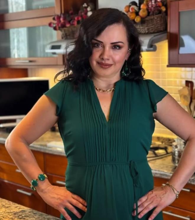 Esra Ceyhan "Birinin kilosuyla dalga ge�mek ve ona zorbal�k uygulamak normal de�il! Ayr�ca bana bunlar� yazanlar etraflar�na neler yaparlar d���nemiyorum. S�yledi�iniz her k�t� ve bo� s�z kar��n�za gelecek, ya�att���n�z� ya�ayacaks�n�z, sizin kalbiniz de k�rd���n�z di�er kalpler kadar k�r�lacak, d�nyan�n �a�maz kural�d�r bu!" demi�ti.