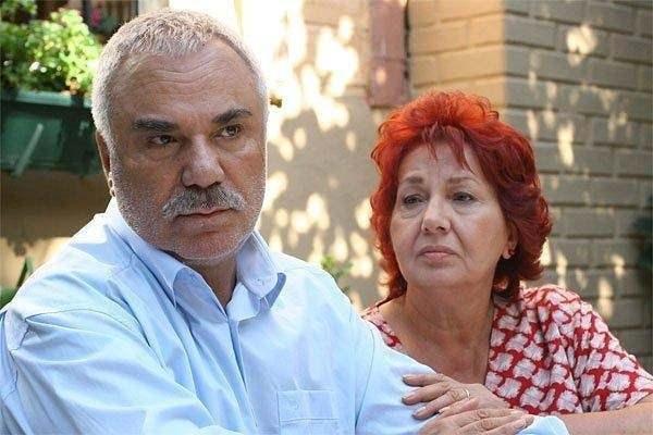 <strong>Hokna'n�n payla��m� k�sa s�rede g�ndem olurken, sosyal medya kullan�c�lar� 'Yaprak D�k�m�'ne at�fta bulunarak "Ali R�za Bey'in tad� ka�acak", "Aman Ali R�za Bey g�rmesin!" �eklinde esprili yorumlarda bulundu.</strong>