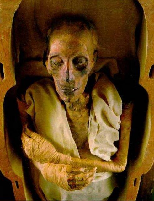 Mumya oksijenle temas edince 1 saatte karard