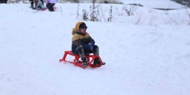 Kar ya���� nedeniyle bir�ok ilde e�itime ara verildi