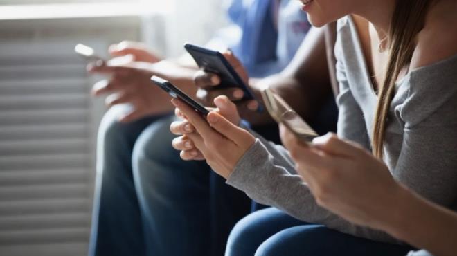 WhatsApp, k�resel �apta ald��� yeni kararla birlikte 1 Ocak 2026 itibar�yla eski i�letim sistemlerini kullanan telefonlara deste�ini sonland�racak. Karar, T�rkiye?de aktif olarak kullan�lan �ok say�da modeli de kaps�yor.