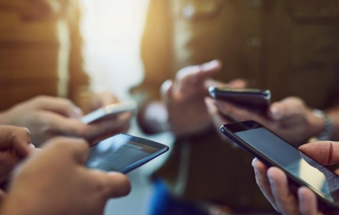 WHATSAPP KULLANILAMAYACK MODELLER<p>    Destek kapsam� d���nda kalacak �ne ��kan modeller �unlar olacak: iPhone 5, 5c, 5S, 6 ve 6 Plus; Samsung Galaxy S3, S4, S5, Note 2, Note 3, Ace 3, S4 Mini, Trend ve J2; Sony Xperia Z2 ve Z3; Huawei Ascend Mate, G740 ve D2; LG Optimus L3 II, L5 II, F5 ve L7 II.