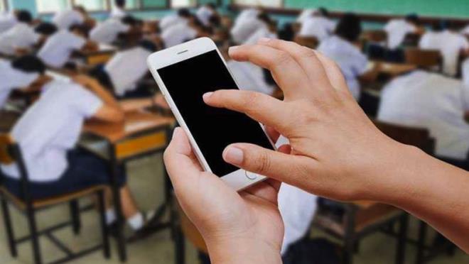 WhatsApp'�n 1 Ocak itibar�yla destek vermeyi b�rakaca�� eski telefon modelleri belli oldu. G�ncelleme alamayan cihazlarda uygulama tamamen devre d��� kalacakken, milyonlarca kullan�c� kendi telefonunun bu listede olup olmad���n� merak ediyor. Peki WhatsApp hangi telefon modellerinde art�k kullan�lamayacak, sizin cihaz�n�z da bu listede var m�?