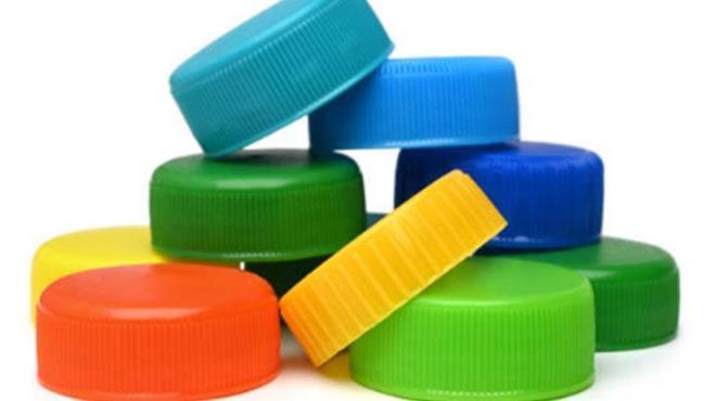 Mutfakla ilgilenenler i�in bu y�ntem yaln�zca po�et kapatmakla s�n�rl� de�il. Ayn� par�adan s�kma torbas� da yap�labilir. �i�e boynu kesildikten sonra kapa�a k���k bir delik a��l�r. Po�et krema ya da sosla doldurulur ve a�z� ba�lan�r. Kapa��n i�inden s�k�ld���nda pasta ya da tatl� s�slemeleri kolayla��r. Temizli�i de pratik olur.