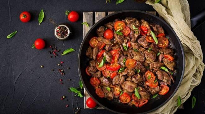 <strong>Ancak yo�un bir A vitamini kayna�� olan ci�erin t�ketiminde baz� uyar�lar� g�z �n�nde bulundurmakta fayda var. �zellikle hamilelerin ve y�ksek miktarda A vitamini takviyesi kullananlar�n a��r� t�ketimden ka��nmas� ve mutlaka bir uzmana dan��arak t�ketmesi gerekmektedir.</strong>