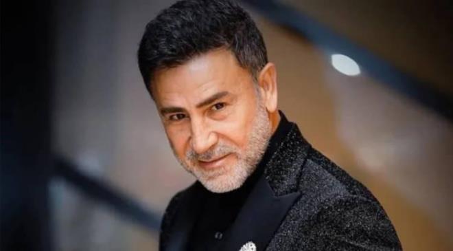 Ailesine d��k�nl��� ile bilinen �zzet Y�ld�zhan, sosyal medyada neden daha s�k payla��m yapmad���n� a��klad�. "Nazara �ok inan�yorum" diyen �nl� t�rk�c�, "Ne zaman payla��m yapsam mutlaka bir �eyler oluyor" diyerek sitem etti.