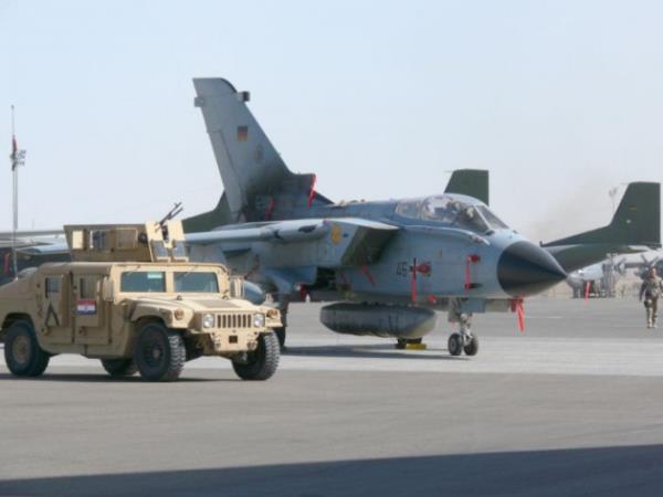 Yksek hzlarda kanatlar geriye kvrlr ve uak daha etkin bir uu gerekletirir.