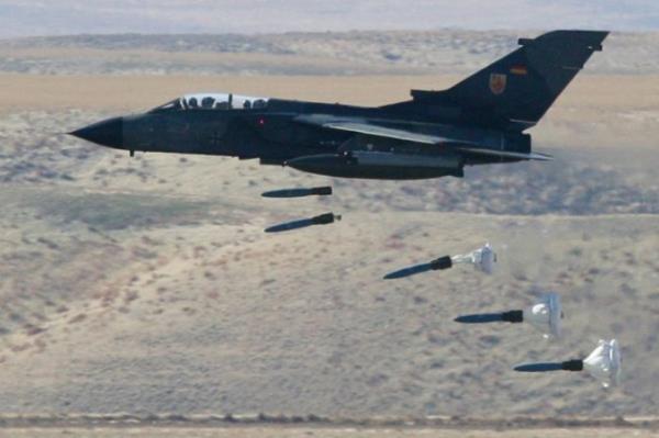 Ksacas, eer pilot yava gidiyorsa kanatlarn konumu normal yani ileri kvrktr. Eer yksek hzlara ulalrsa pilot kanatlar arkaya doru kvrr.